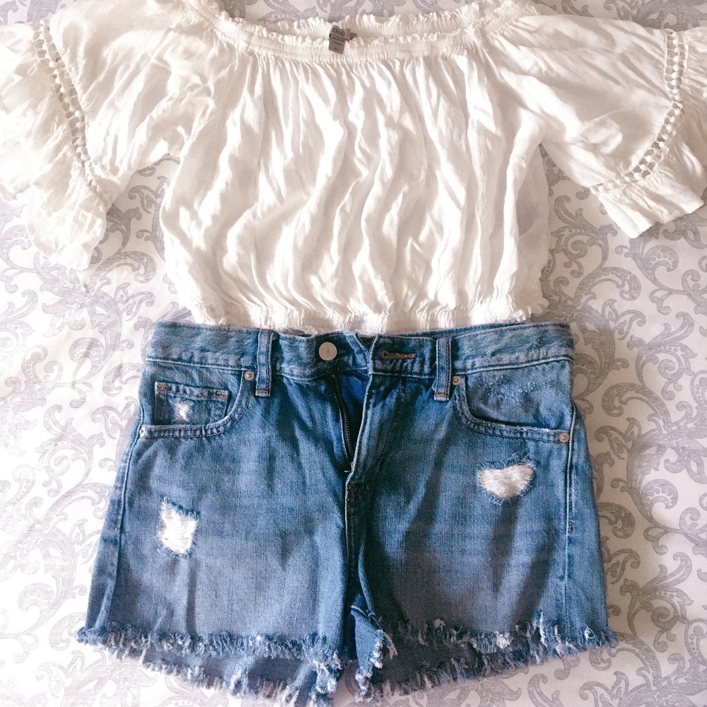 Uniqlo shorts size 24